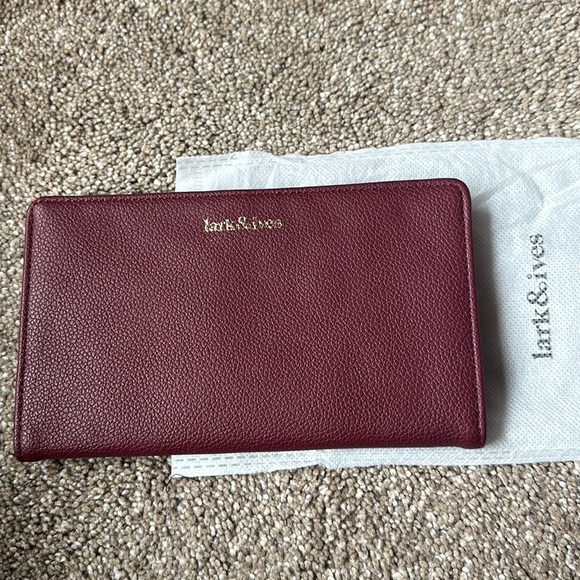 Lark & Ives Burgundy Vegan leather wallet - Picture 2 of 4